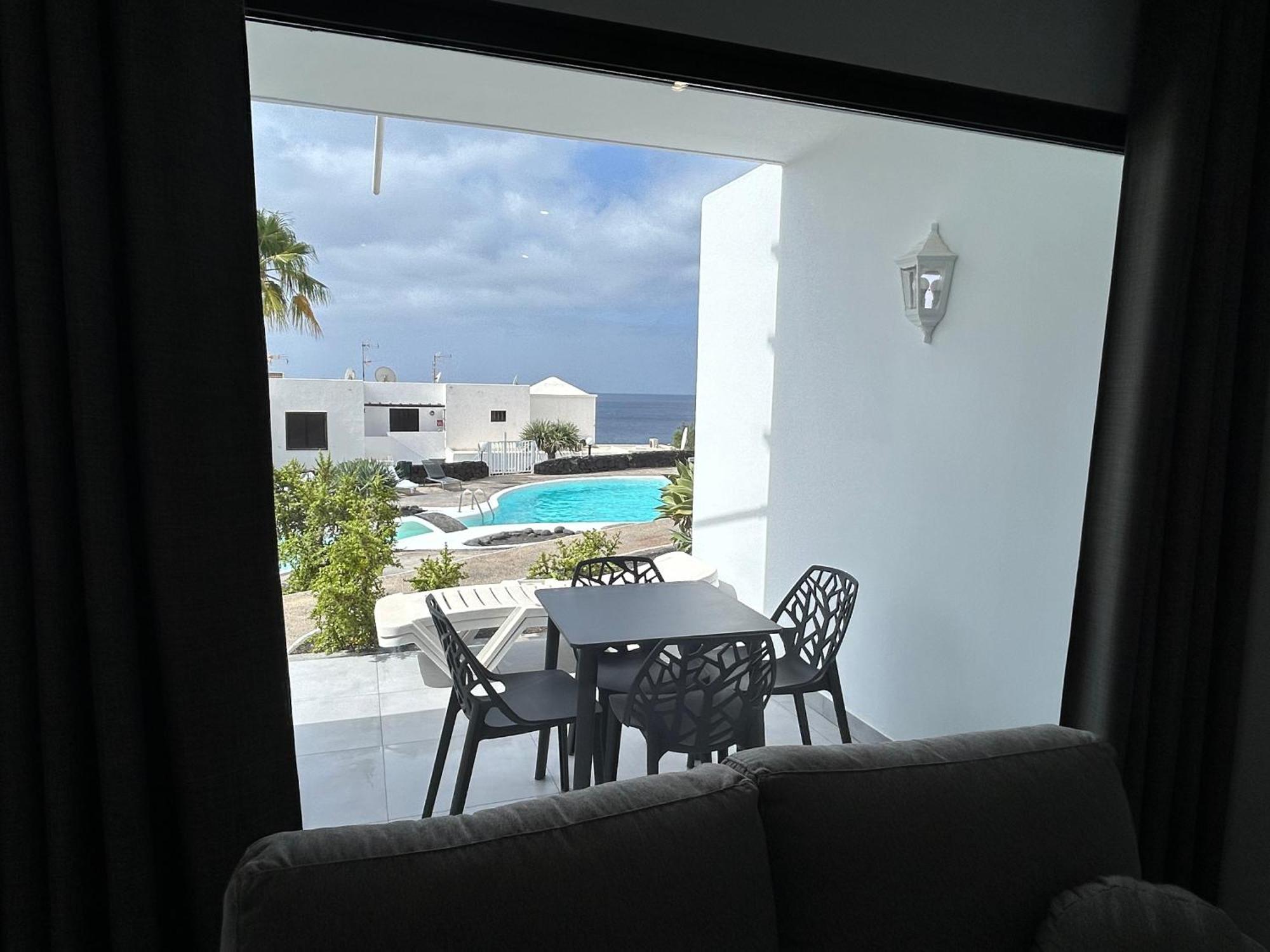 Stunning 2 Bedroom Seafront Apartment Пуэрто дель Кармен Экстерьер фото